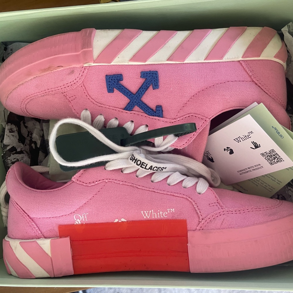 Off-White Low Vulcanized Sneaker